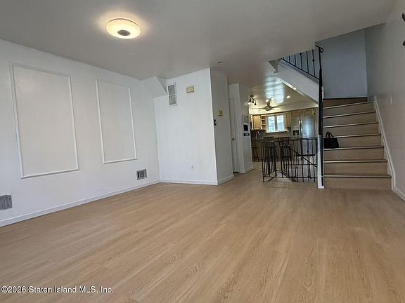 2nd image of 35 Hirsch Ln