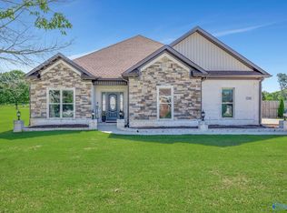 22302 Southern Breeze St, Athens, AL 35613