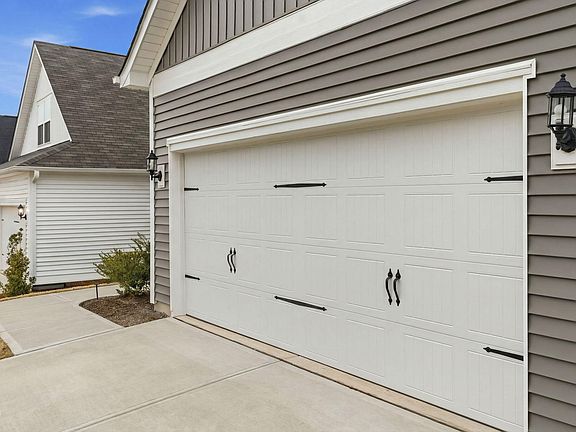 5th image of 131 White Oak Garden Way
