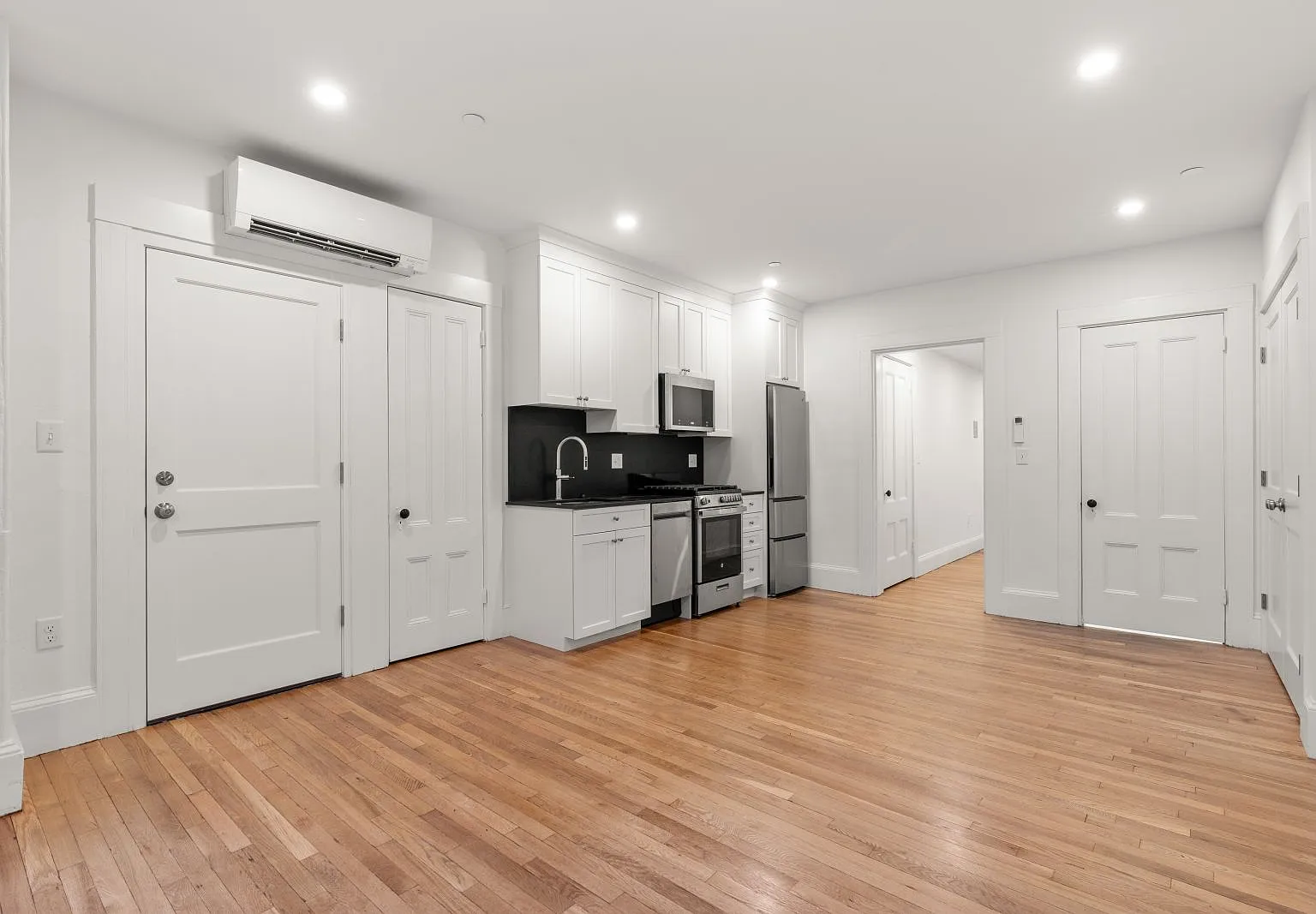 1 bed, 650 sqft, $3,850 — Photo 3
