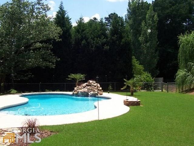 2nd image of 112 Bloomfield Dr