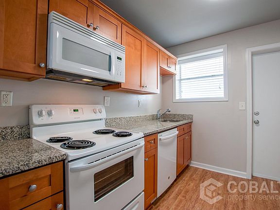 3rd image of 271 Glen Iris Dr NE #5B
