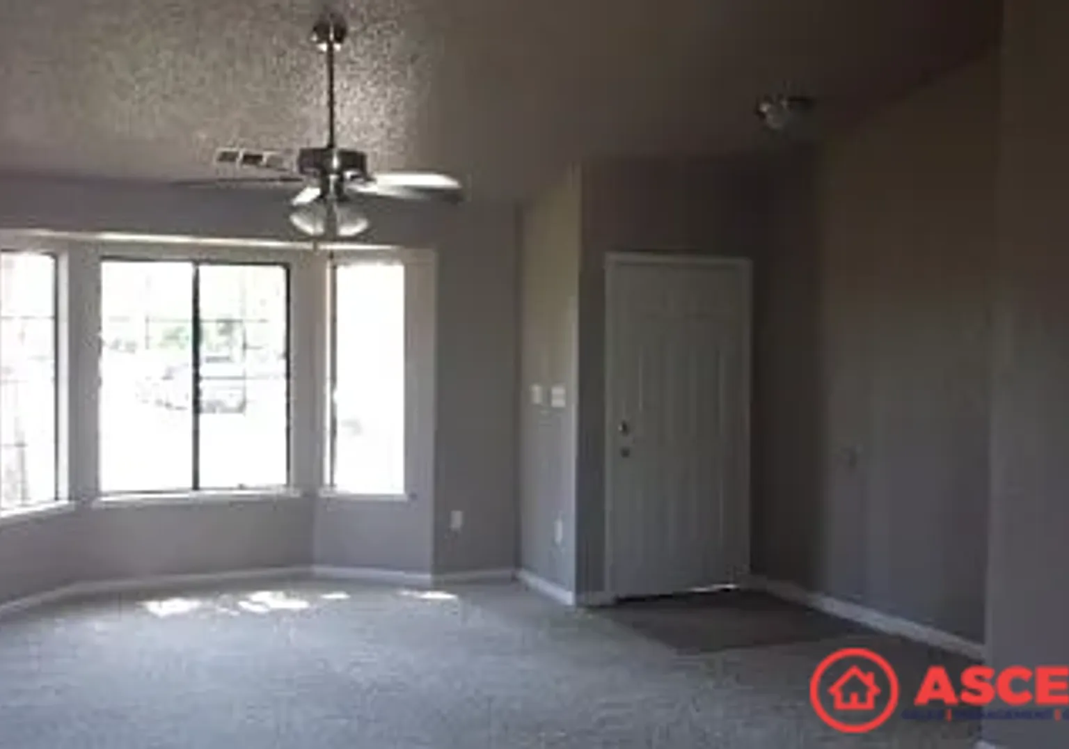 Spacious 4BD/2BA Home in Delano's 93215 Area Gardener, Pest Control Included & Small Pets Welcome! — Photo 2