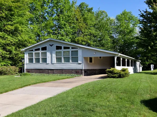 222 Troy Oaks Dr, Hiram, OH 44234