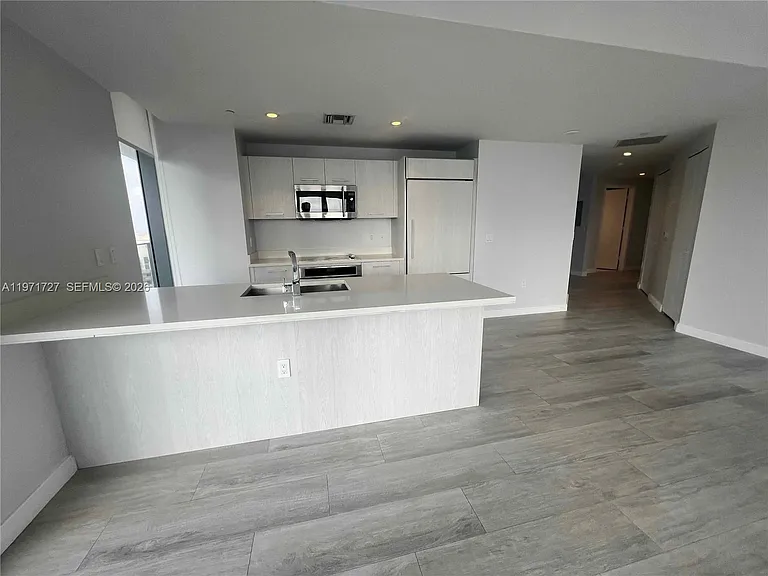 45 SW 9th St #3703 — Photo 7