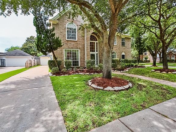 3rd image of 1702 Lakefront Dr