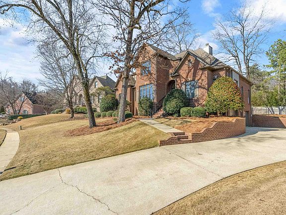 2nd image of 1120 Camellia Cir