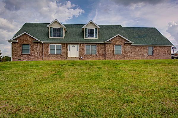 1st image of 2215 Briarwood Dr
