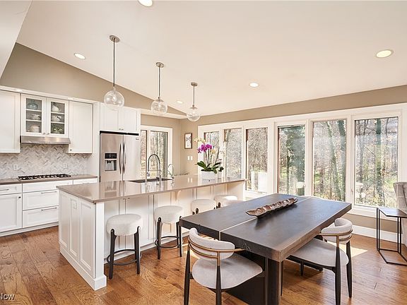 5th image of 1280 Oak Knoll Dr