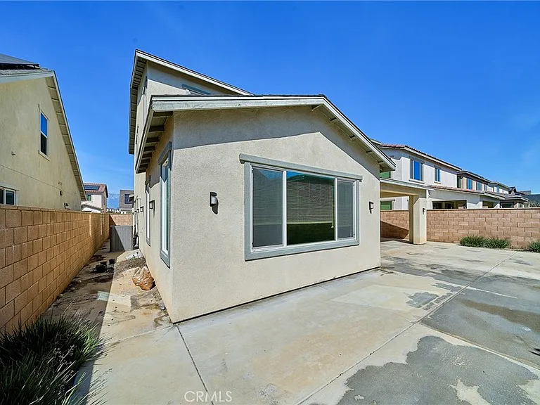 2622 E Embry Ln — Photo 59