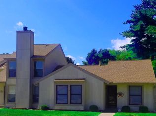 25 Colony West Dr, Champaign, IL