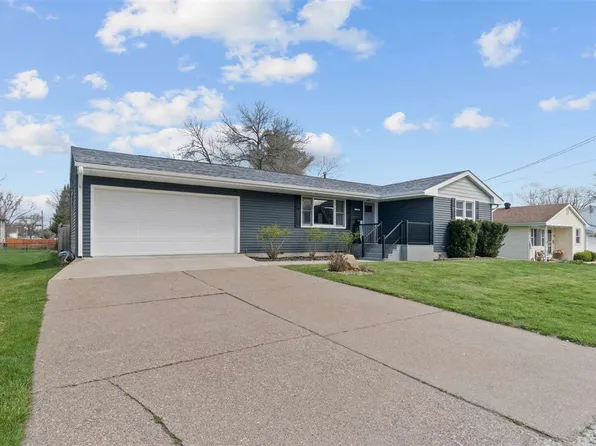 704 E Harrison St, Washington, IA 52353