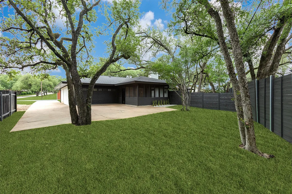 Building Photo - 1700 Barton Hills Dr