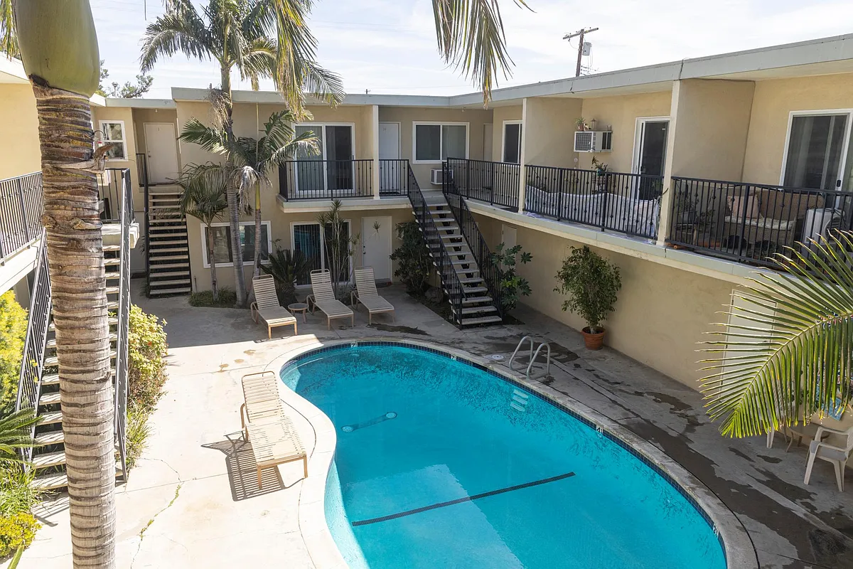 Building Photo - 8740 Owensmouth Ave #2
