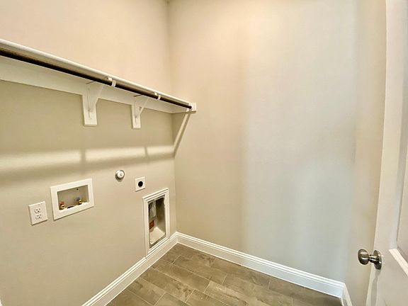 4th image of 4112 Crowe Ln