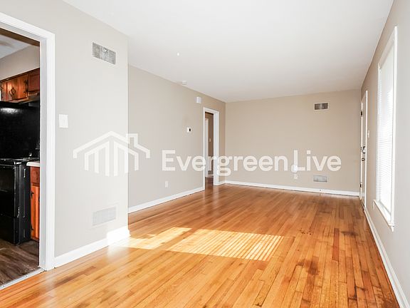 3rd image of 3174 Beauchamp Dr