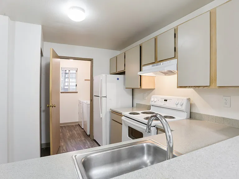Poplar Lane Apartments — Photo 34