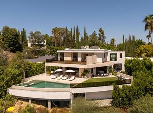 16988 Strawberry Dr, Encino, CA 91436