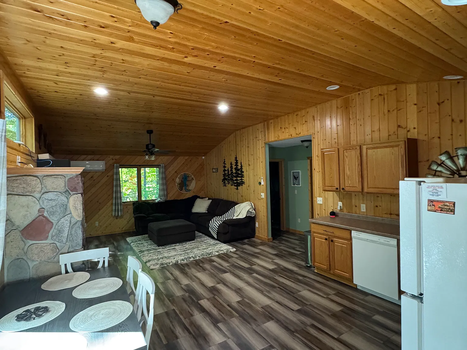 2 bed, 920 sqft, $2,000 — Photo 3