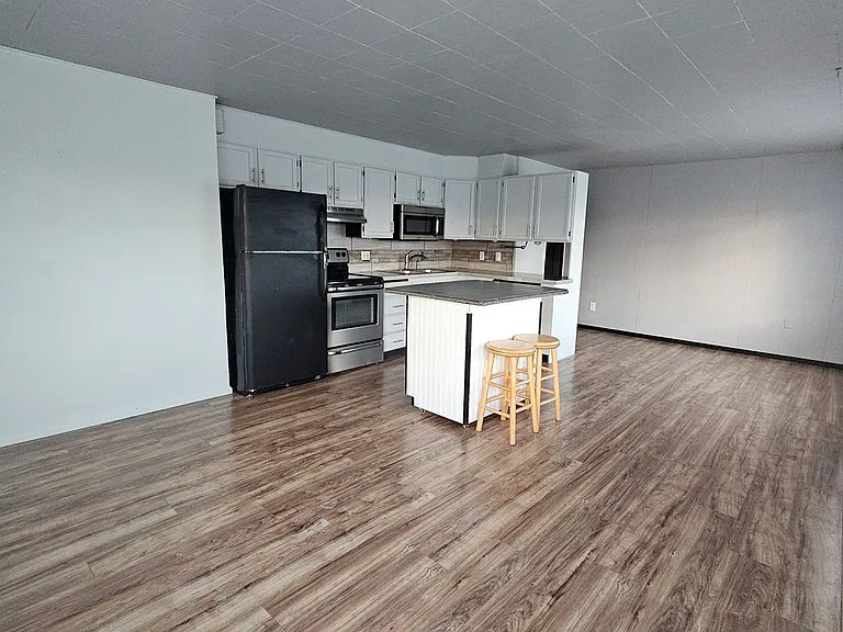 1018 Callahan Drive — Photo 3
