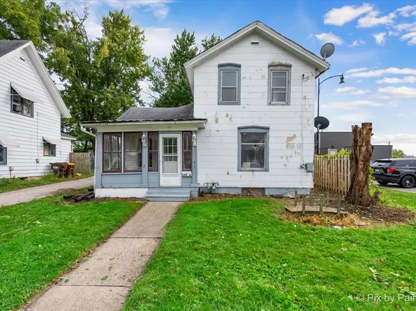 206 W Blackman St, Harvard, IL 60033