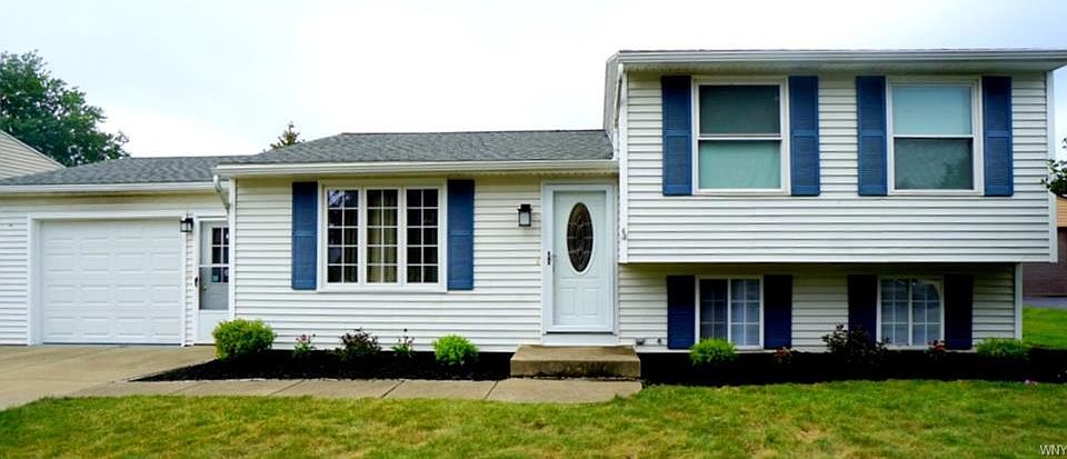 1st image of 16 Thornwood Dr