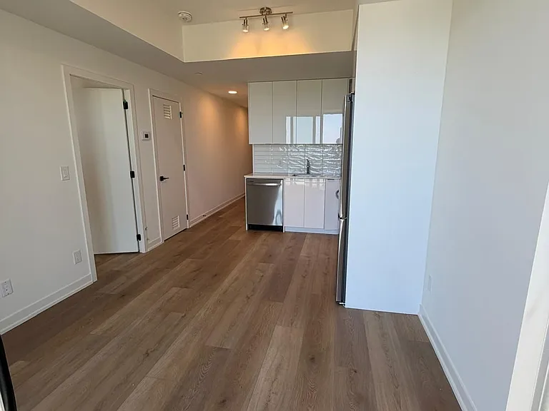 33 Erie Ave #1402 — Photo 6