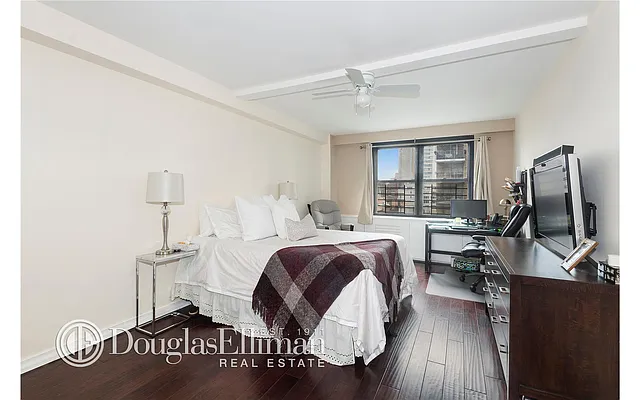 Sold by Douglas Elliman | media 14