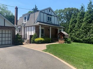 10 Cardiff Ct, Huntington Station, NY 11746