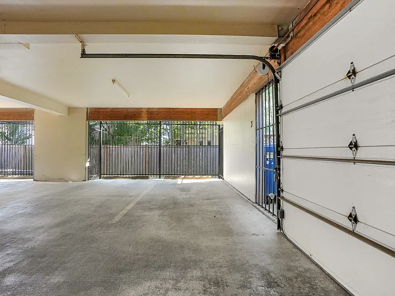 1131 N 93rd St #3 — Photo 31