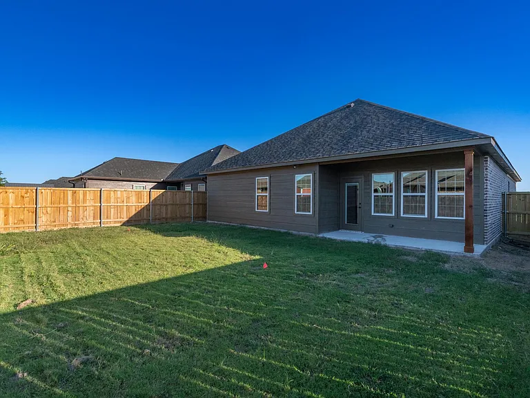 118 Lampassas Dr — Photo 10