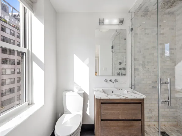 433 East 51st Street image 9 of 19