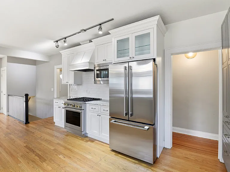 975 S Vine St — Photo 11