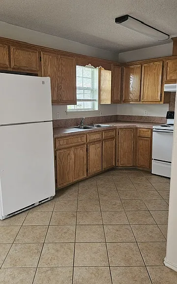 1810 Lexington Cir #2 — Photo 5