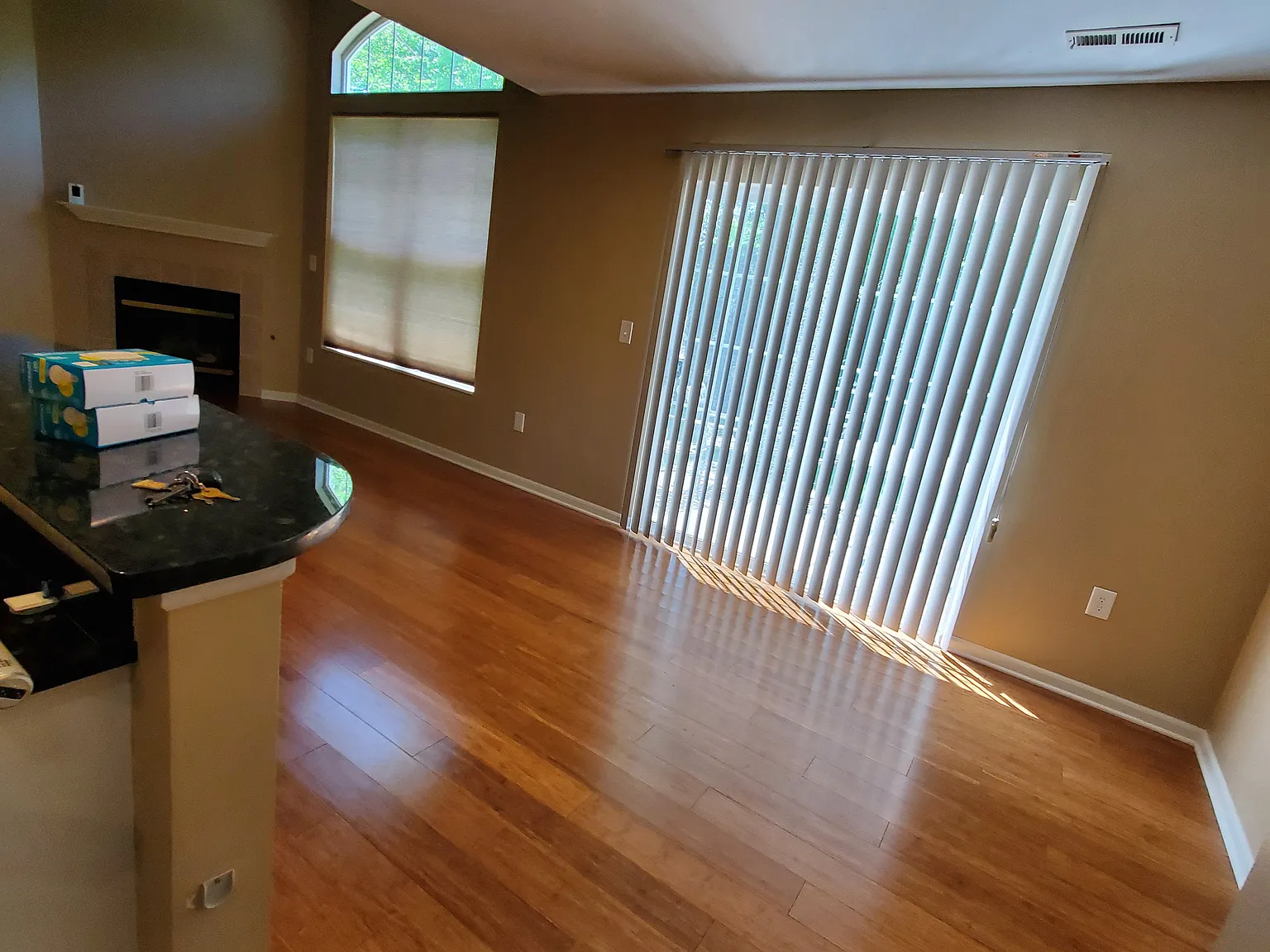 3 bed, 2.5 bath, 1537 sqft, $2,400 — Photo 3