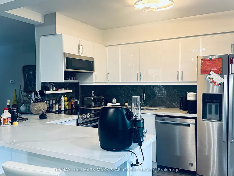 15390 Yonge St #201 — Photo 16