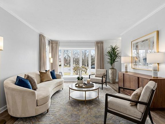 5th image of 451 W Linda Ln