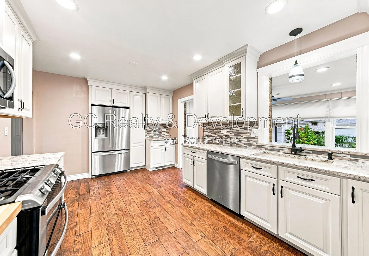 3 bed, 2.0 bath, 2100 sqft, $3,000 — Photo 2