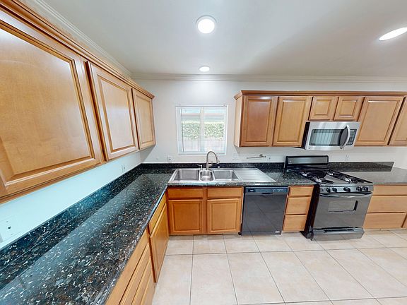 5th image of 4933 63rd St