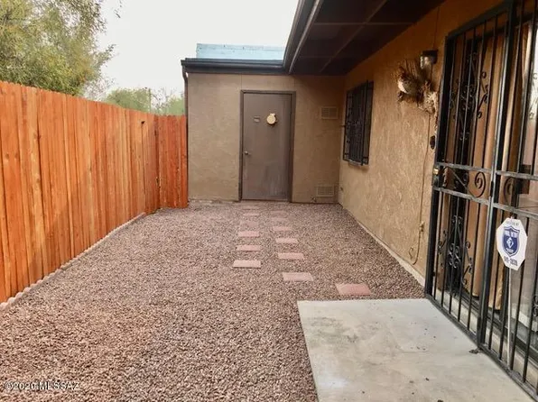 8927 E Calle Norlo, Tucson, AZ 85710