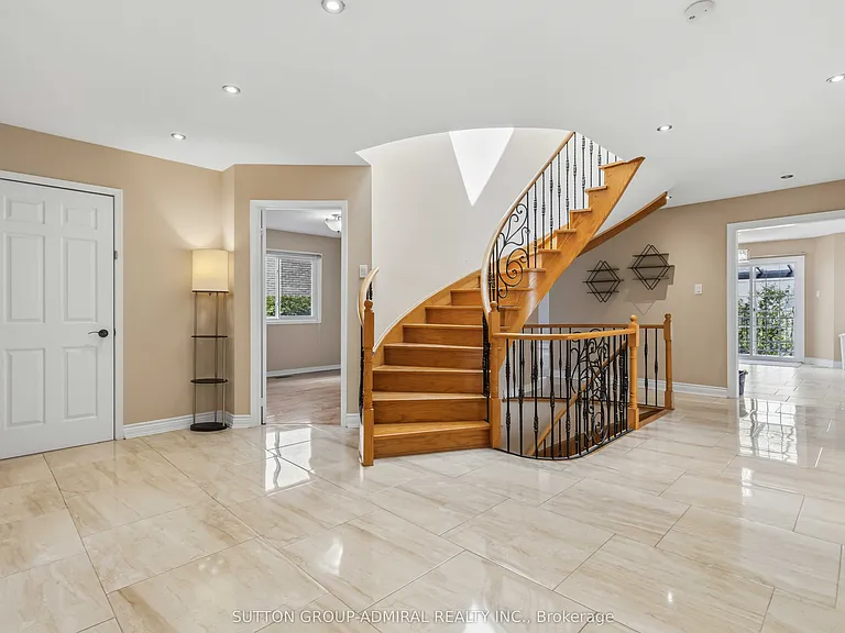 21 Kersey Cres — Photo 5
