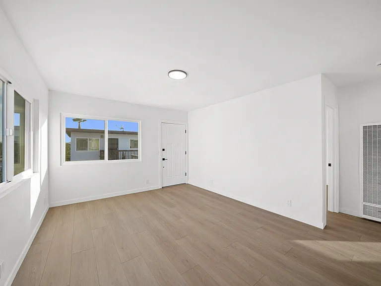 1426 Dubuque St #2 — Photo 14