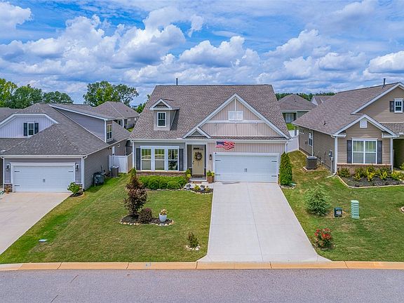 3rd image of 304 Pollyanna Dr