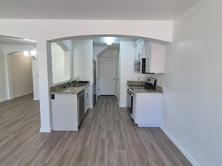 1000 E Bluffview Dr #118 — Photo 14