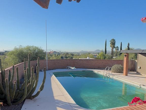 4th image of 805 W Cresta Loma Dr