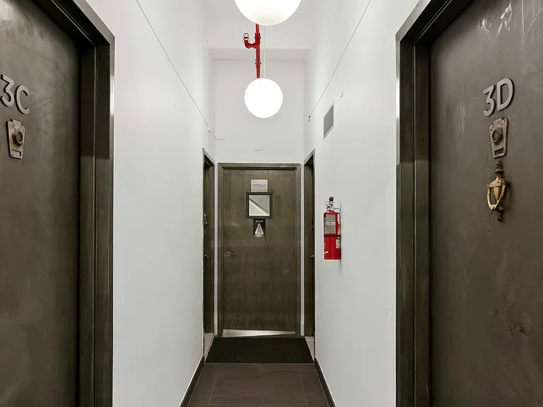 521 W 47th St #3D — Photo 9