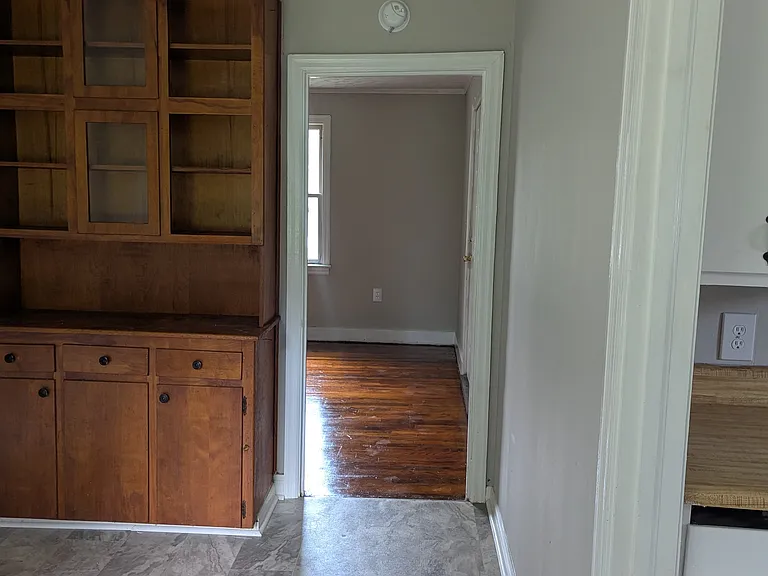 1920 Thomas Ln — Photo 7