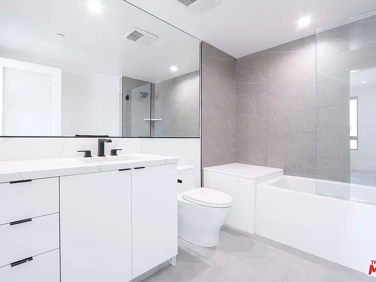 11800 Courtleigh Dr #202 — Photo 7