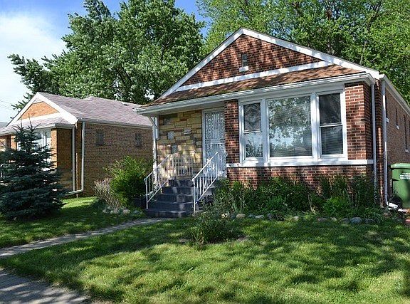 2nd image of 9428 S Richmond Ave