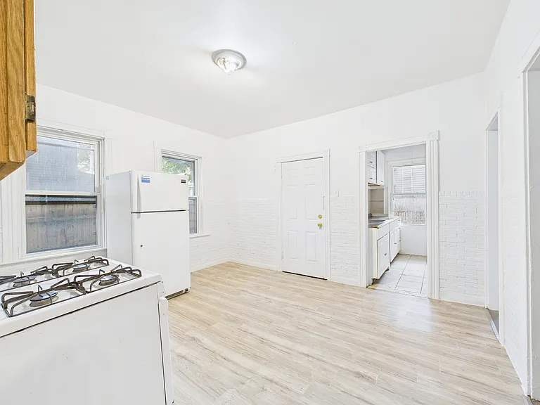 365 Orms St #1 — Photo 6
